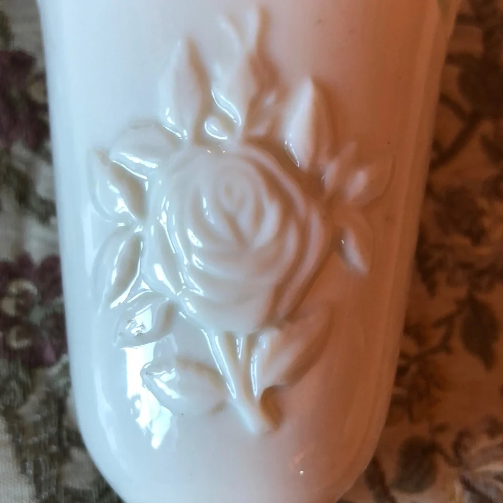 LENOX GOLD TRIMMED VASE